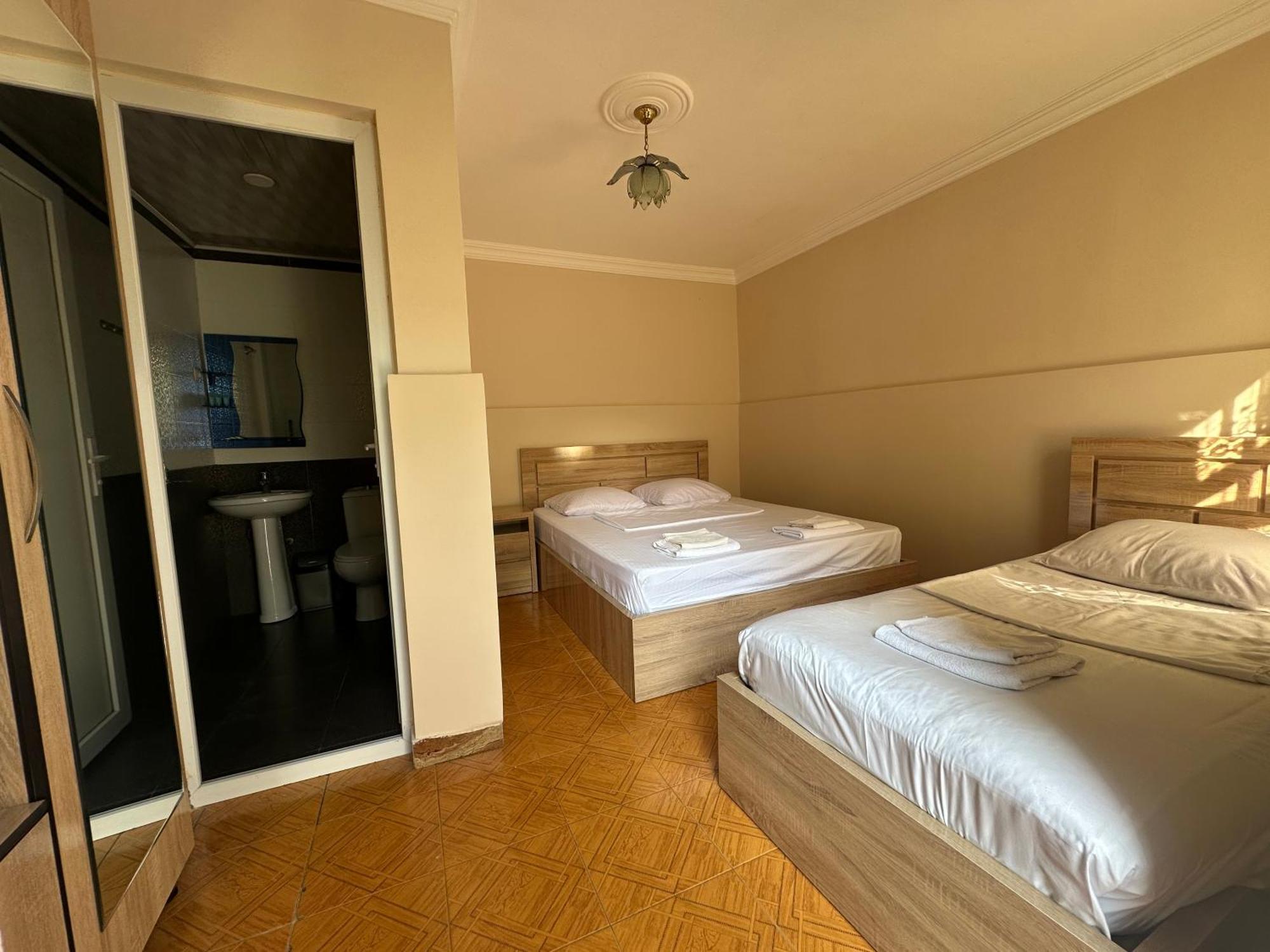 Linda Guest House Batumi Exterior photo