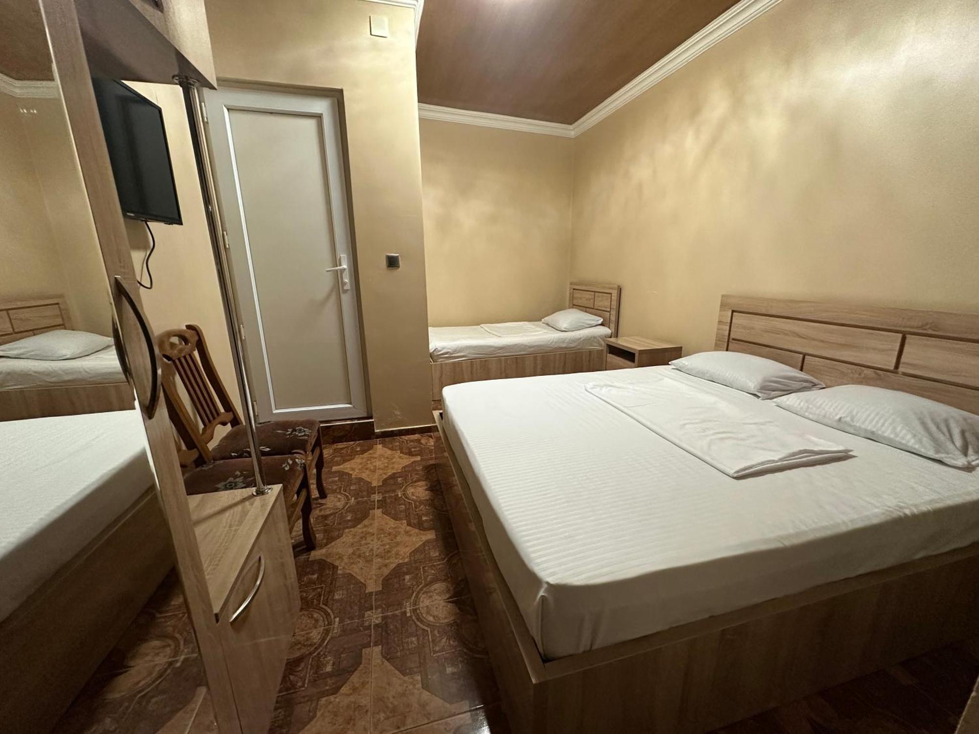 Linda Guest House Batumi Exterior photo